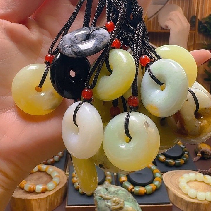 蛇纹石玉颈饰未镶嵌多样性发货随机一个