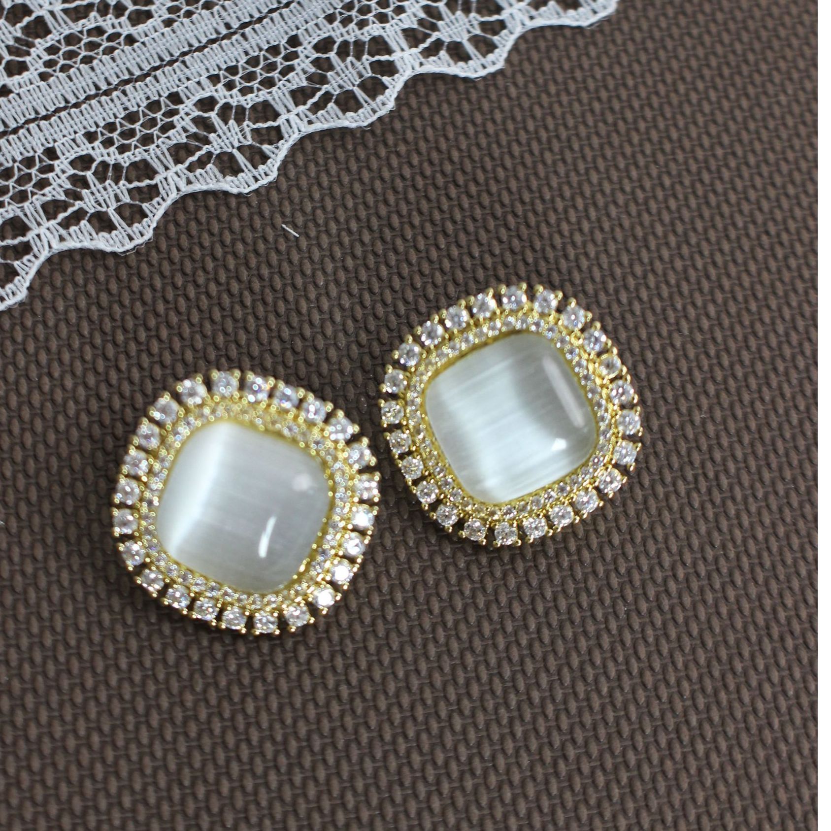 铜合金锆石耳饰 小香风少女风轻奢简约女饰品耳钉简约风港风气质