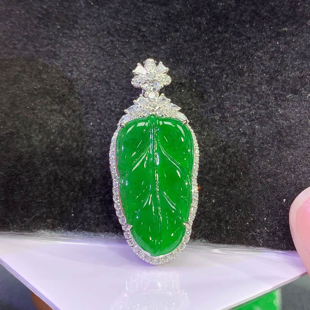 翡翠18K金镶嵌吊坠(赠链)