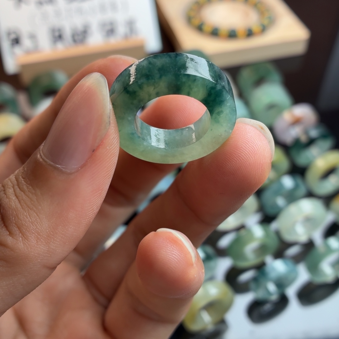 定制翡翠未镶嵌戒指