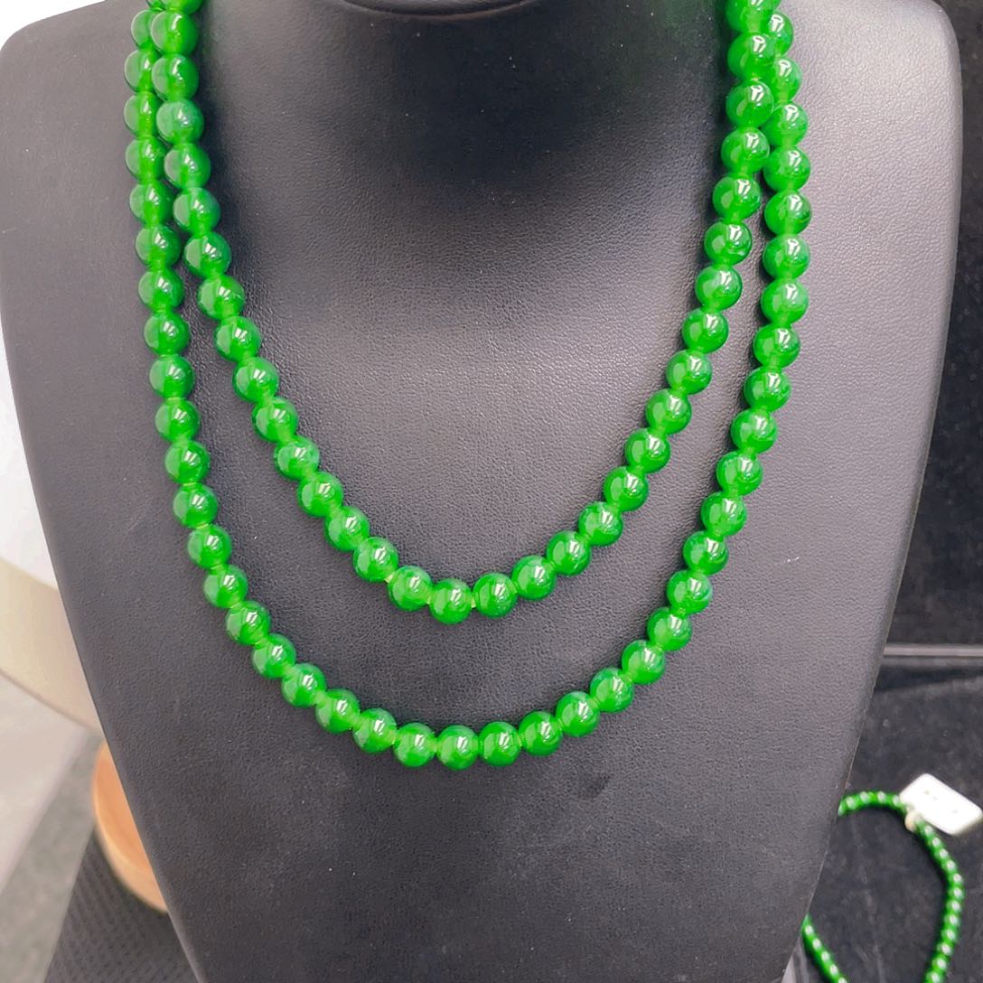 翡翠未镶嵌颈饰    