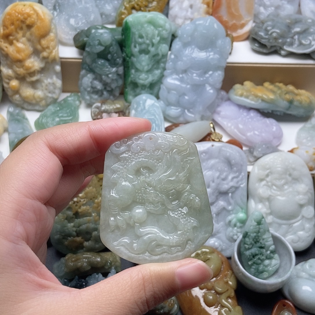 翡翠未镶嵌颈饰翡翠