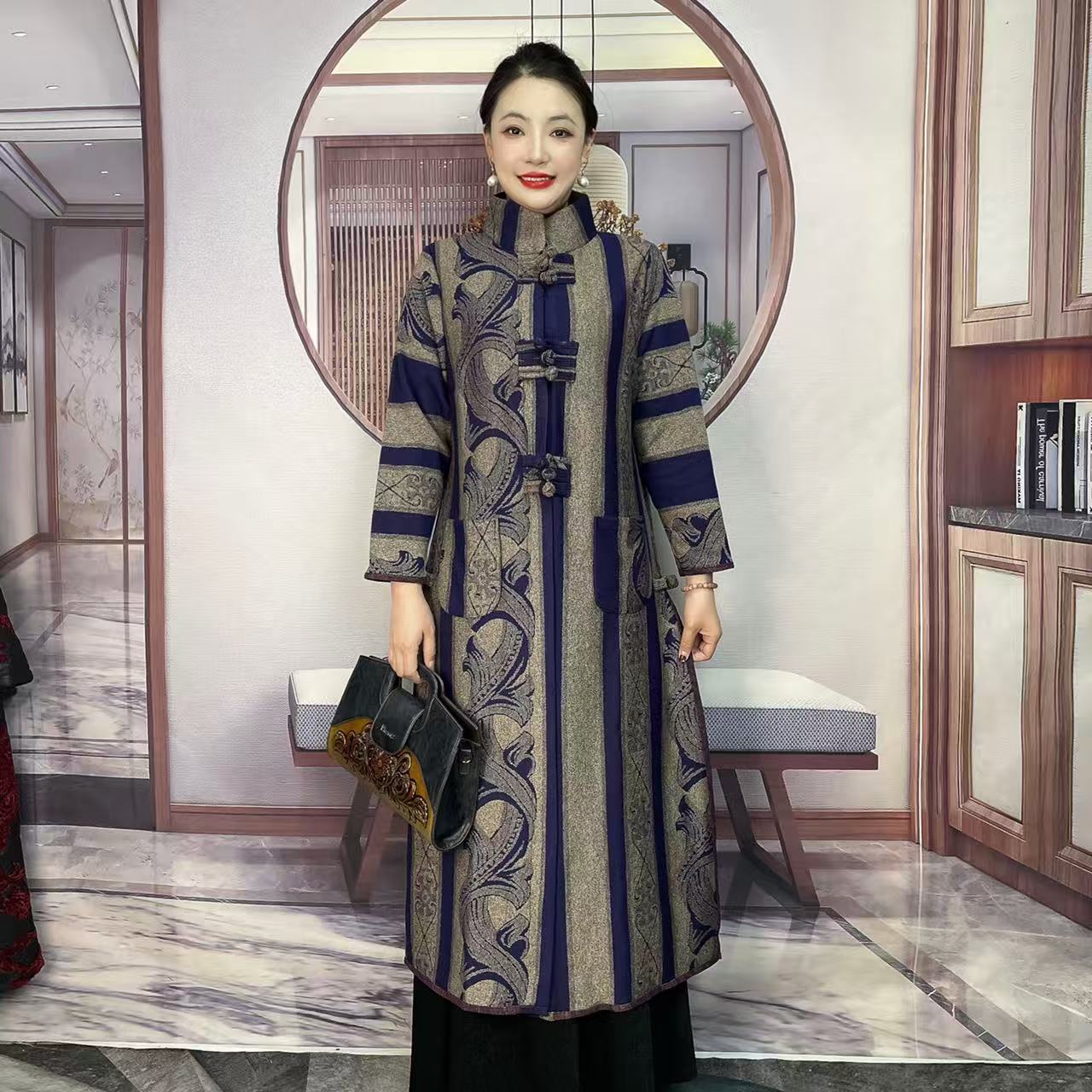 W32001新款青花瓷盘扣风衣（不定位花）