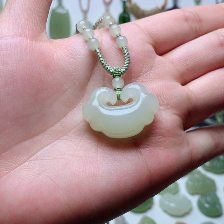 和田玉未镶嵌吊坠