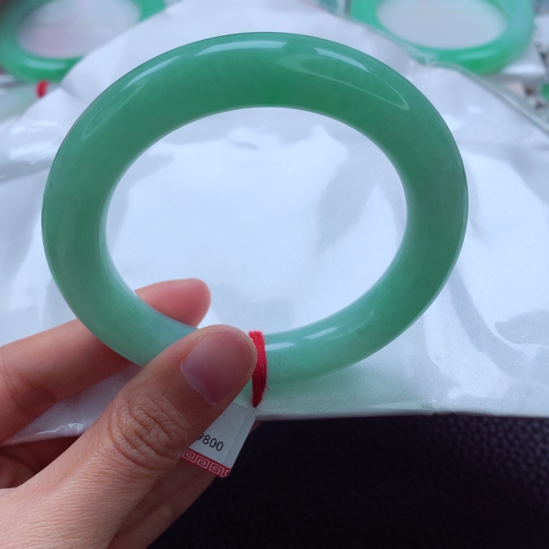 翡翠手镯未镶嵌55 果绿