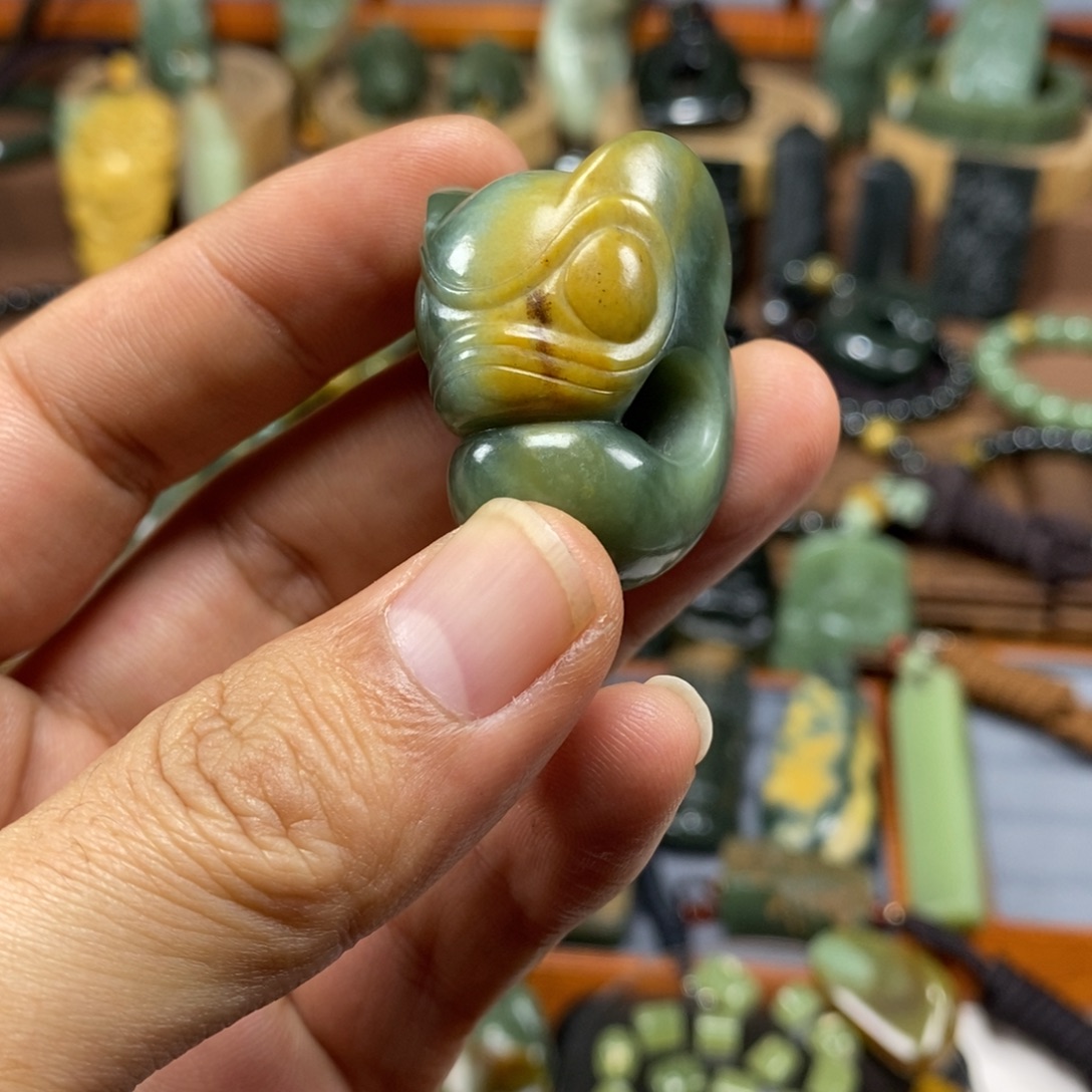 岫岩河磨玉（透闪石质玉）未镶嵌吊坠(赠链)