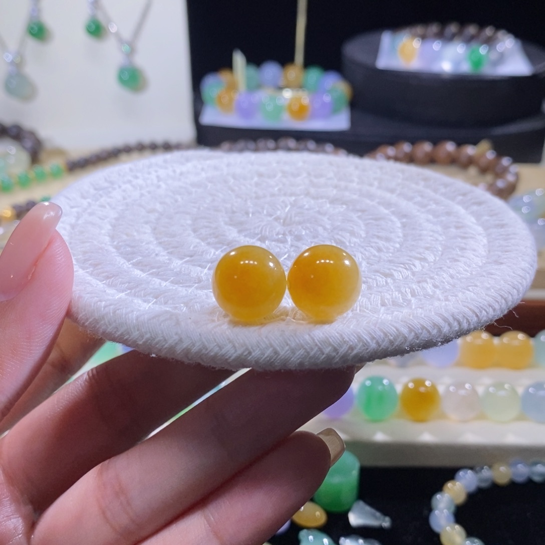 翡翠未镶嵌颈饰浓黄珠卡12.6