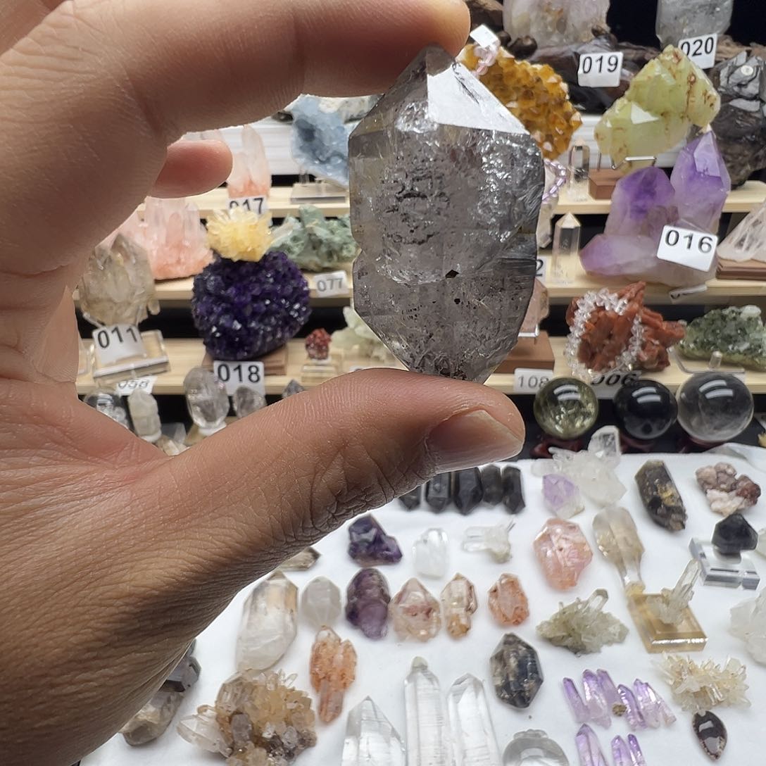 石材闪灵带水胆家居摆件