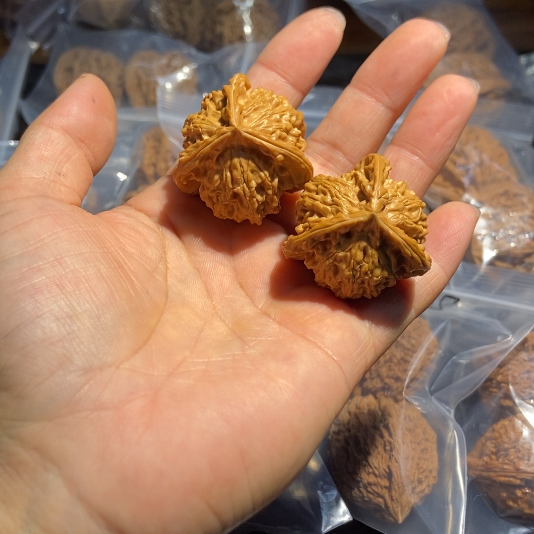 吊坠文玩核桃三三棱150