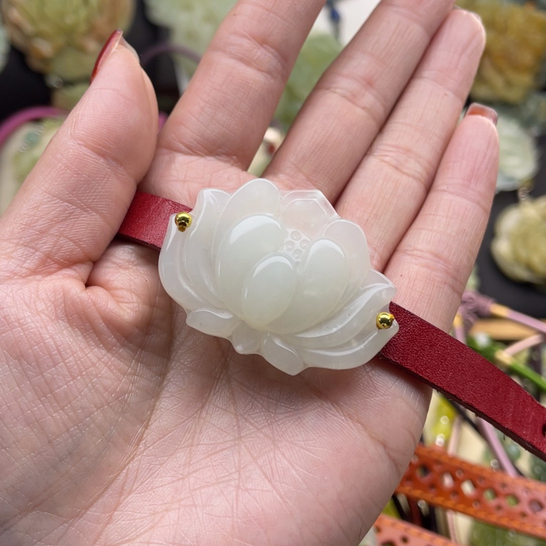 蛇纹石玉颈饰未镶嵌_**?