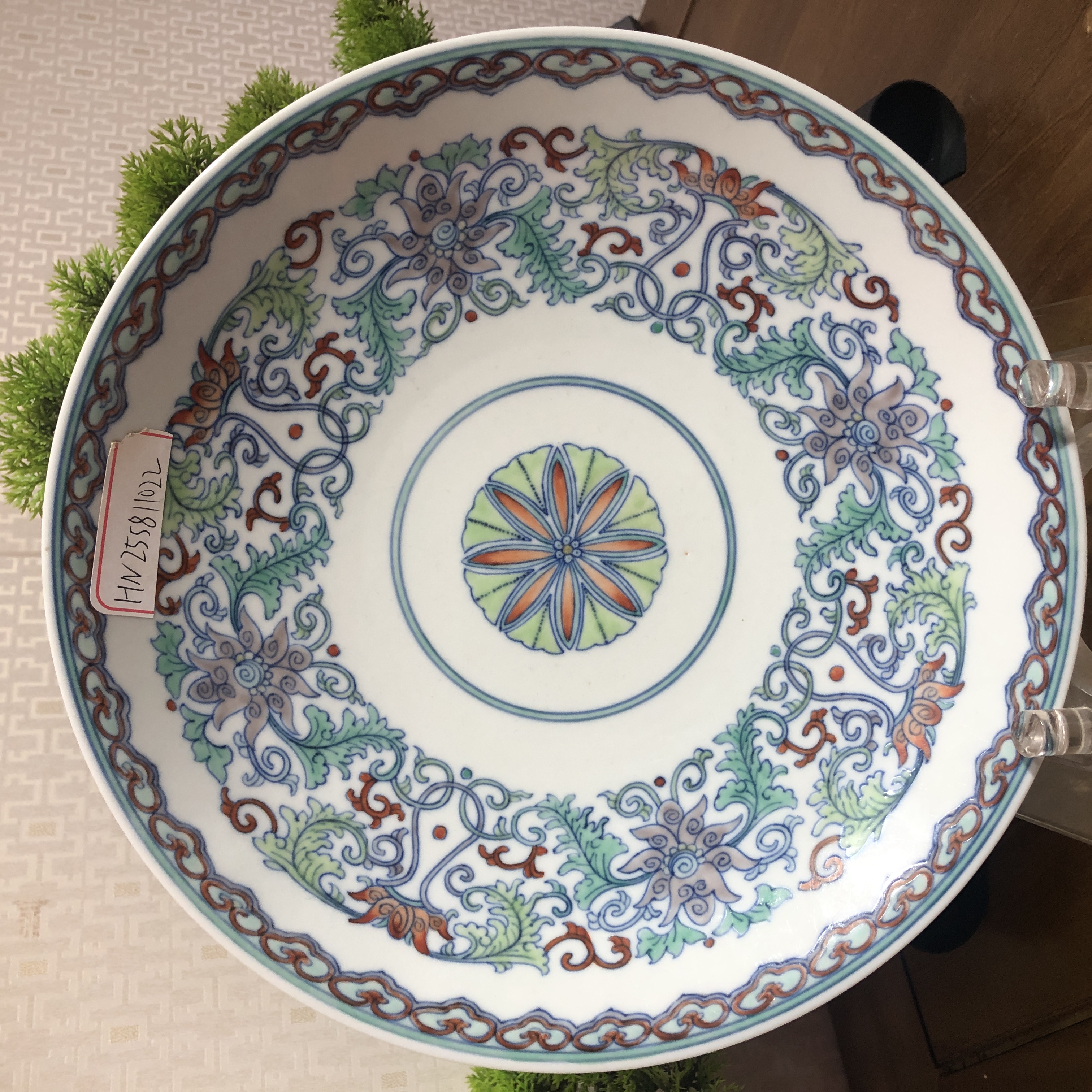 清乾隆斗彩缠枝花卉纹盘【古董拍卖】