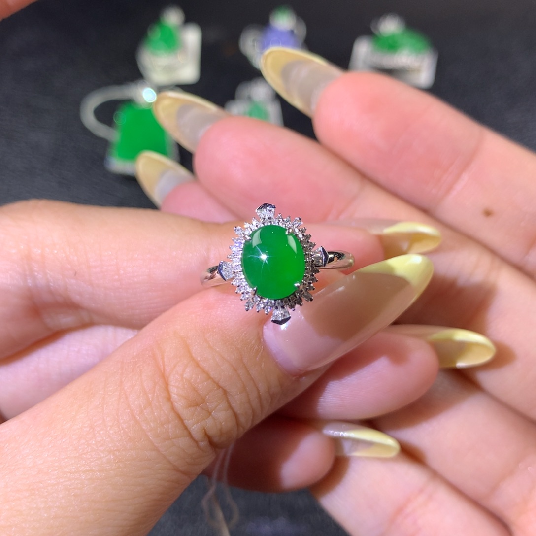 翡翠戒指18K金镶嵌翡翠