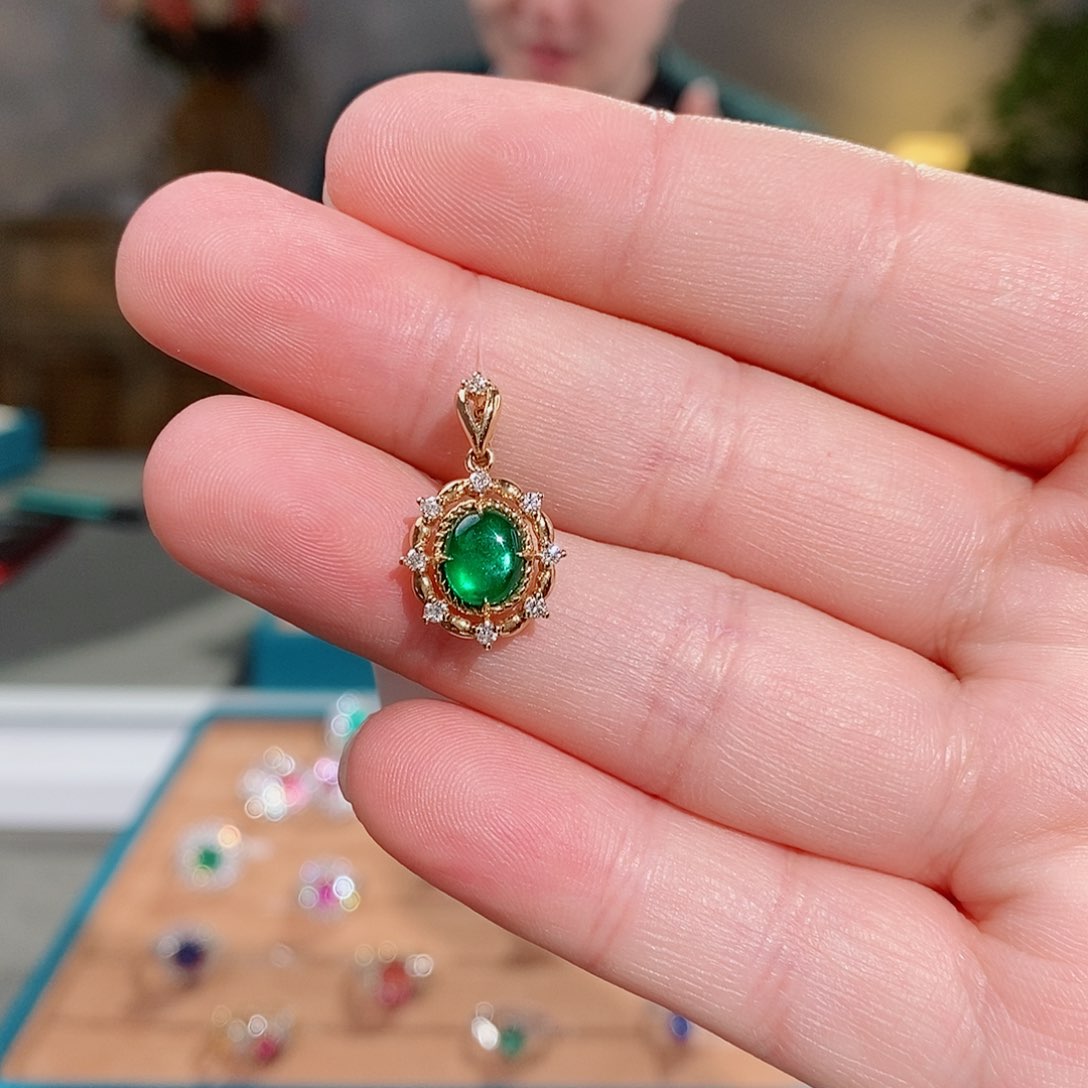 祖母绿颈饰18K金镶嵌0.95克拉