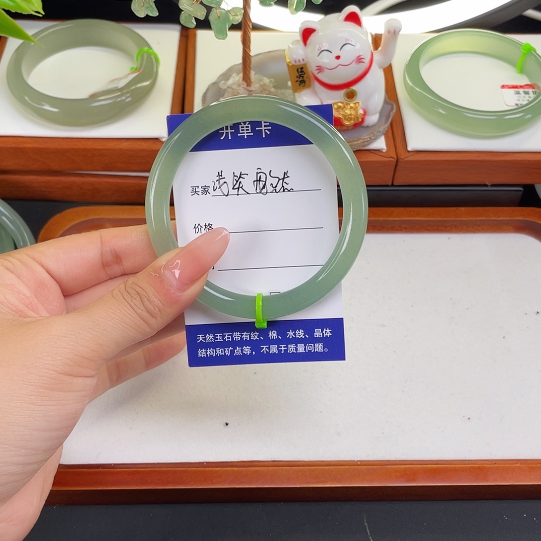 浅***然东陵石未镶嵌手镯