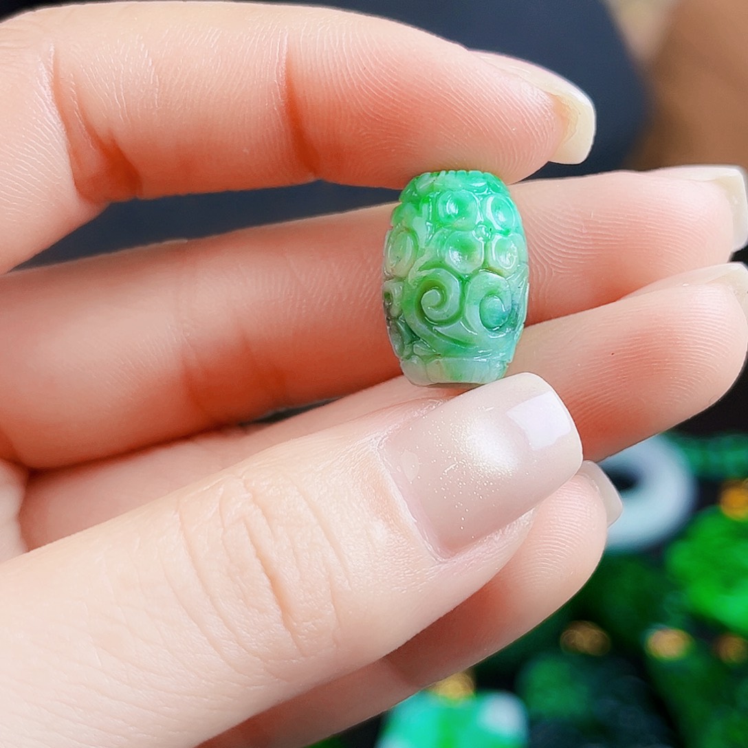 颈饰未镶嵌翡翠多样性