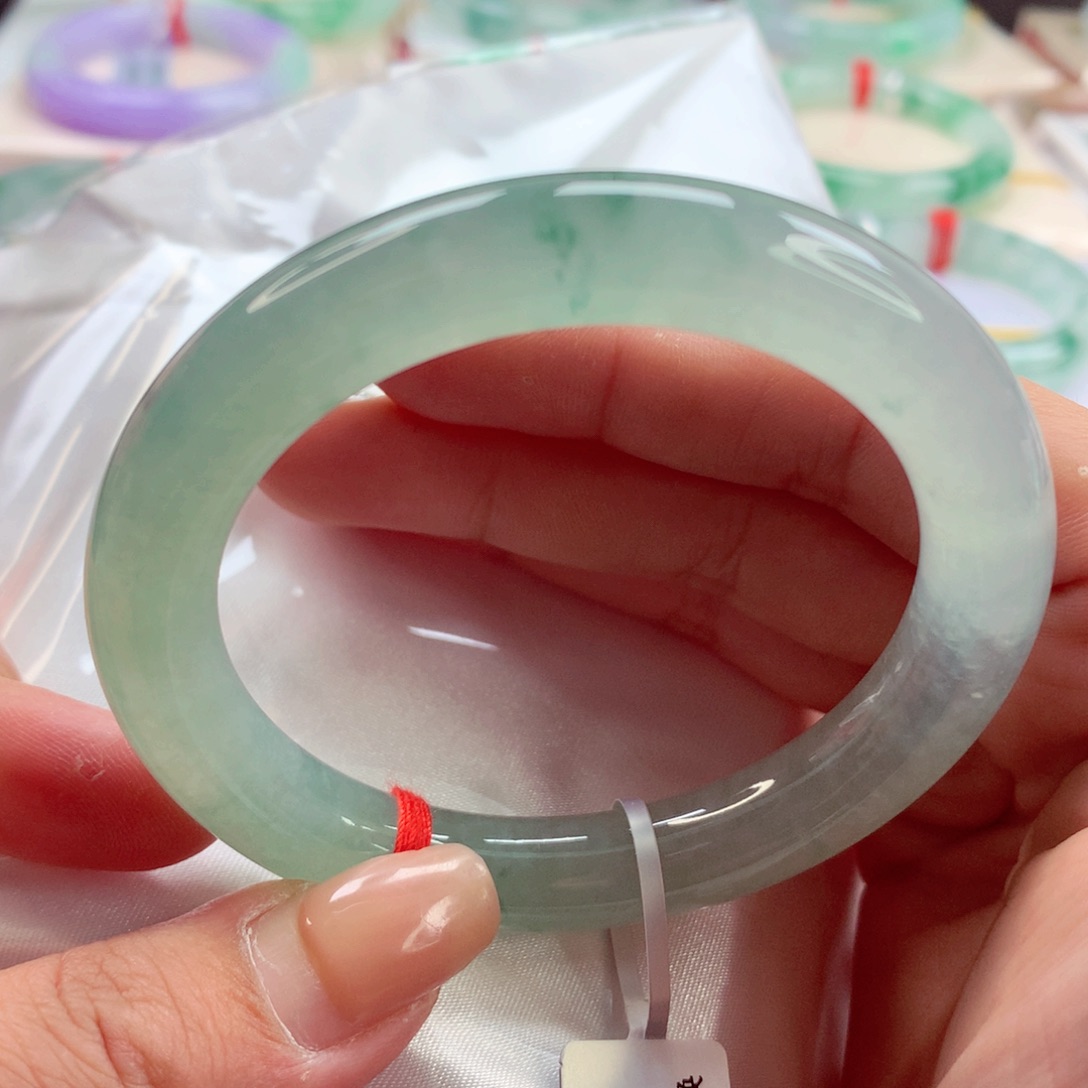 翡翠未镶嵌手镯（圆镯）师妹满色冰绿（18号）