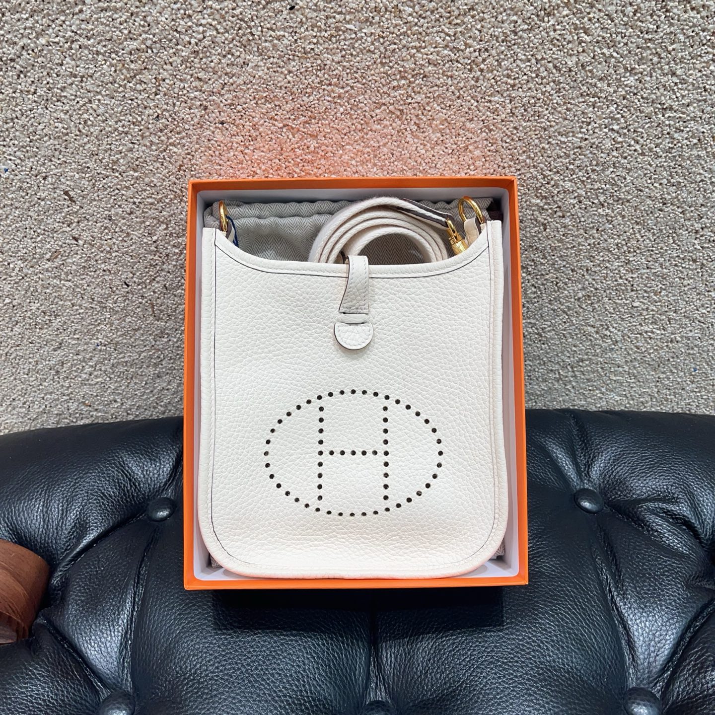 未使用 Hermes/爱马仕 mini evelyne 奶油白金扣 Tc皮 K刻