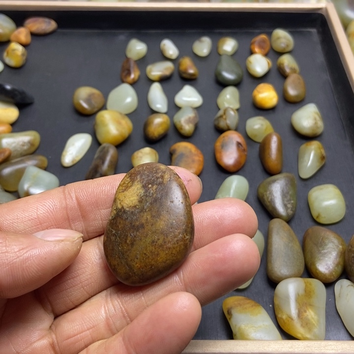 用***3和田玉（糖玉）未镶嵌珠宝奇石