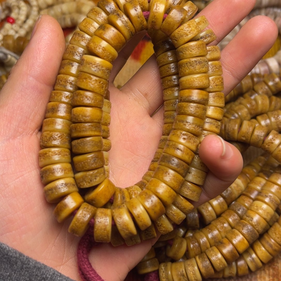山***间大叶紫檀（黑酸枝木类）