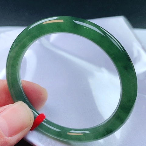 翡翠手镯未镶嵌翡翠手镯未镶嵌