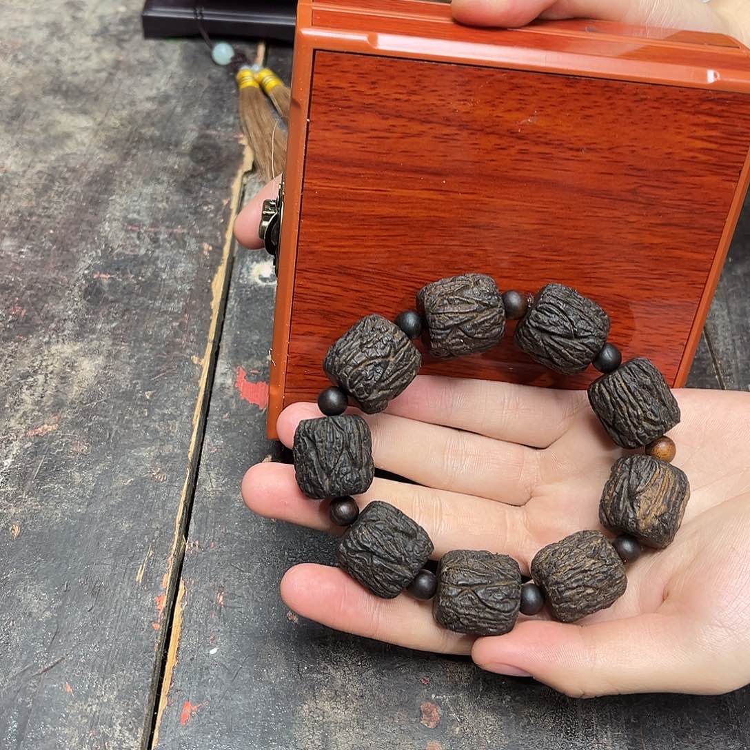 大叶紫檀（黑酸枝木类）