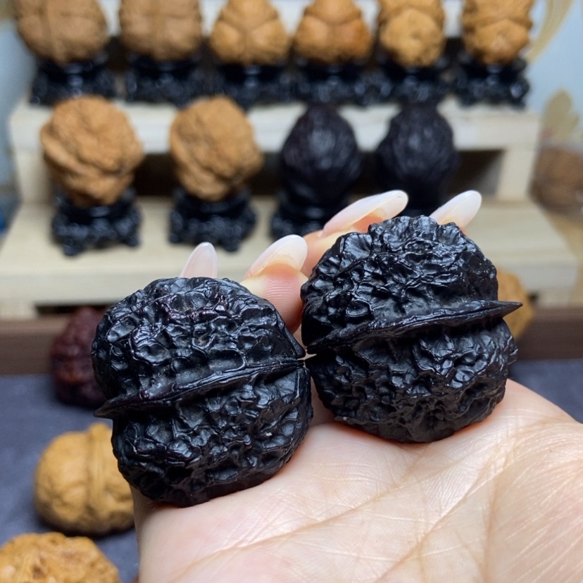 【闪购商品】桃核吊坠17金甲麒麟36mm