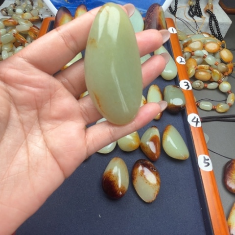 和田玉颈饰未镶嵌冷*