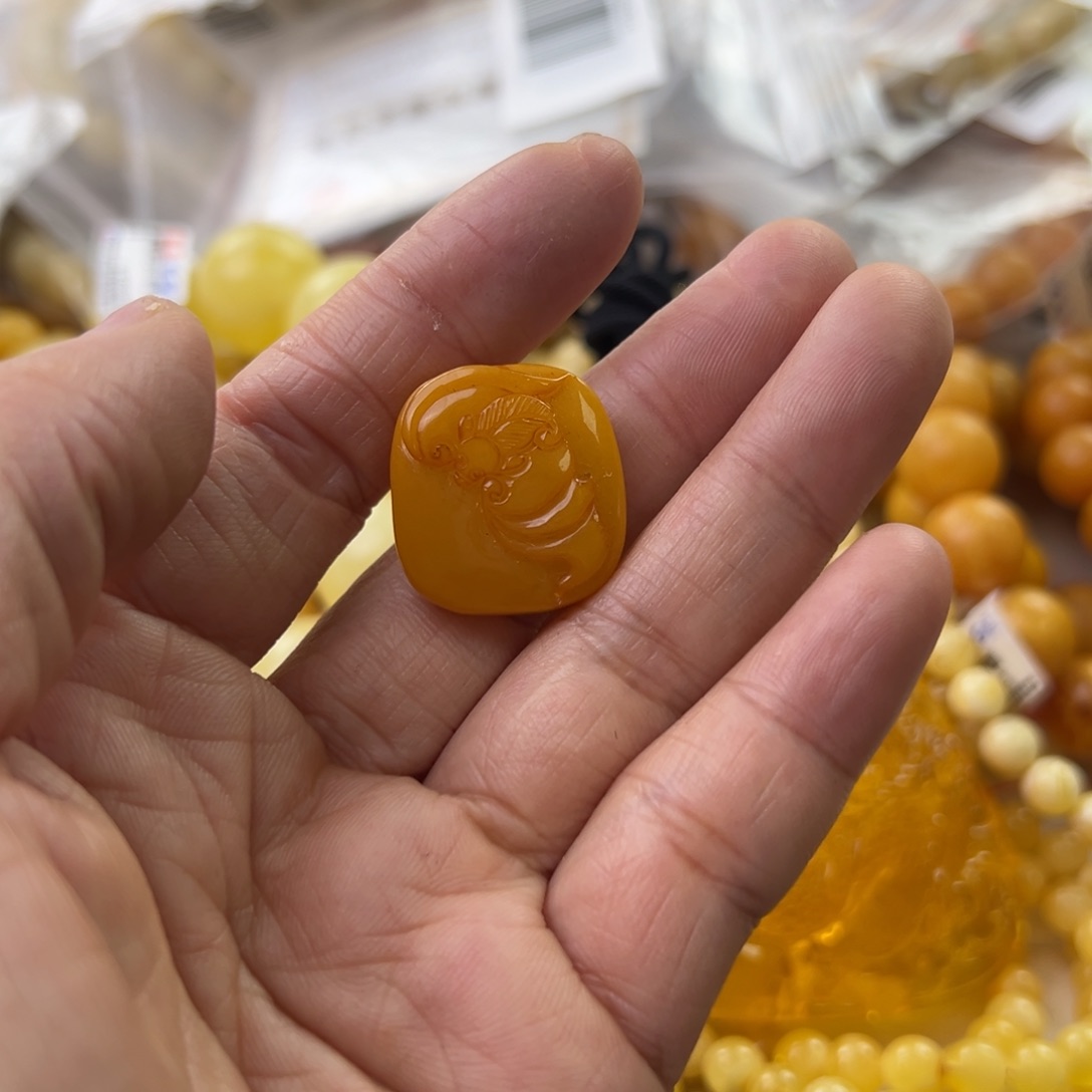 琥珀珠宝奇石未镶嵌