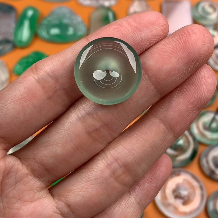 翡翠挂件未镶嵌….