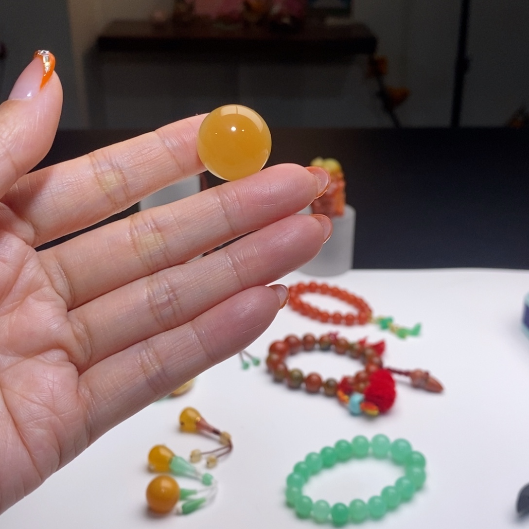 石英质玉（缅黄）未镶嵌颈饰