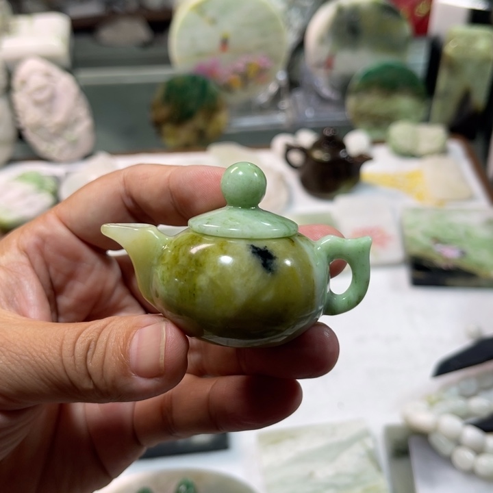 独山玉未镶嵌颈饰