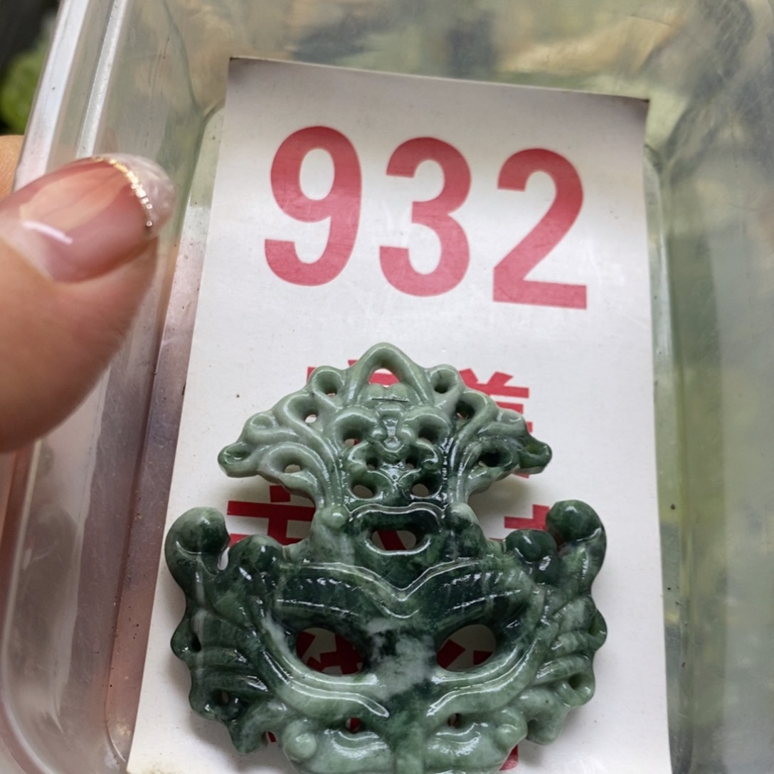 透闪石-蛇纹石玉挂坠未镶嵌