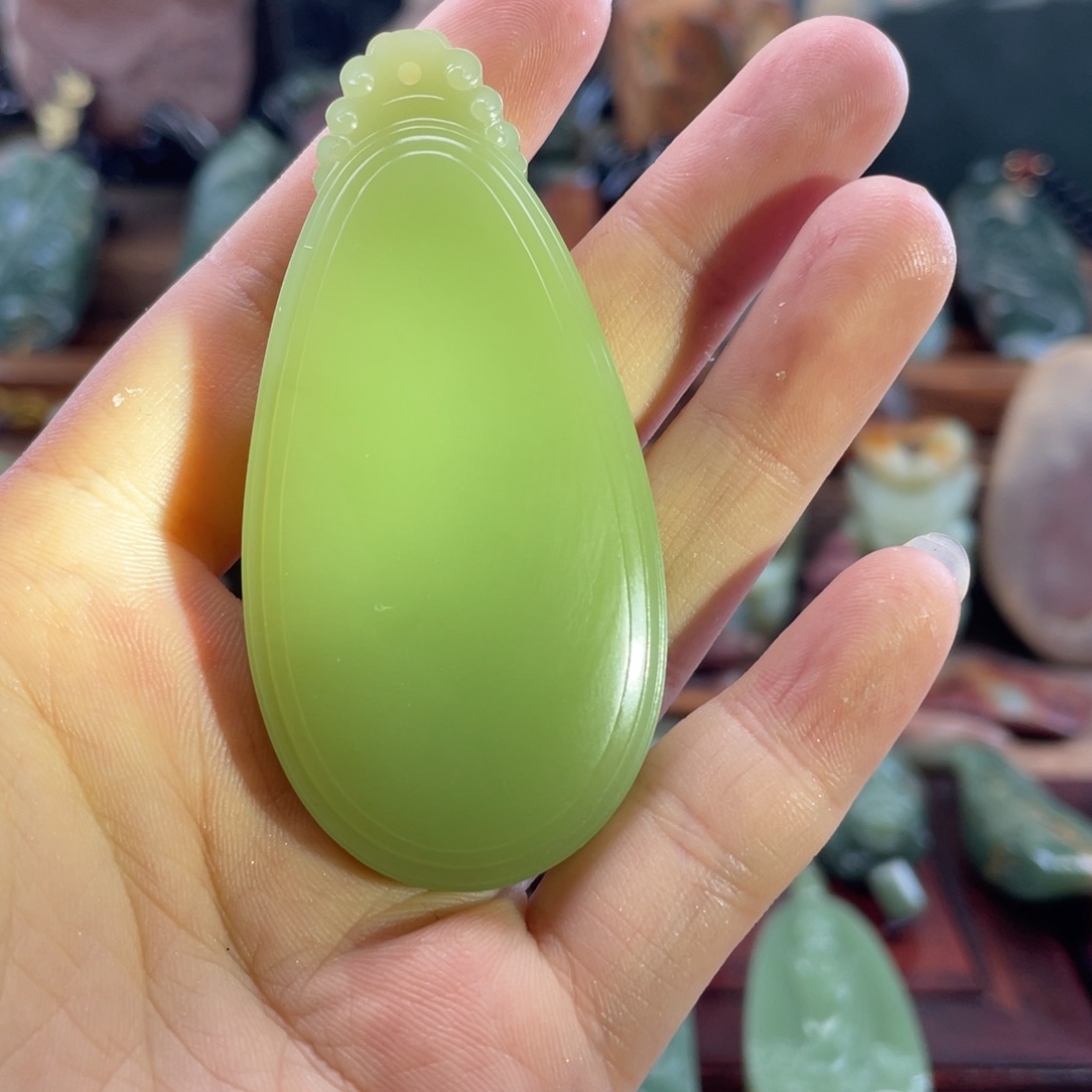 岫岩河磨玉（透闪石质玉）未镶嵌挂件皮**呀