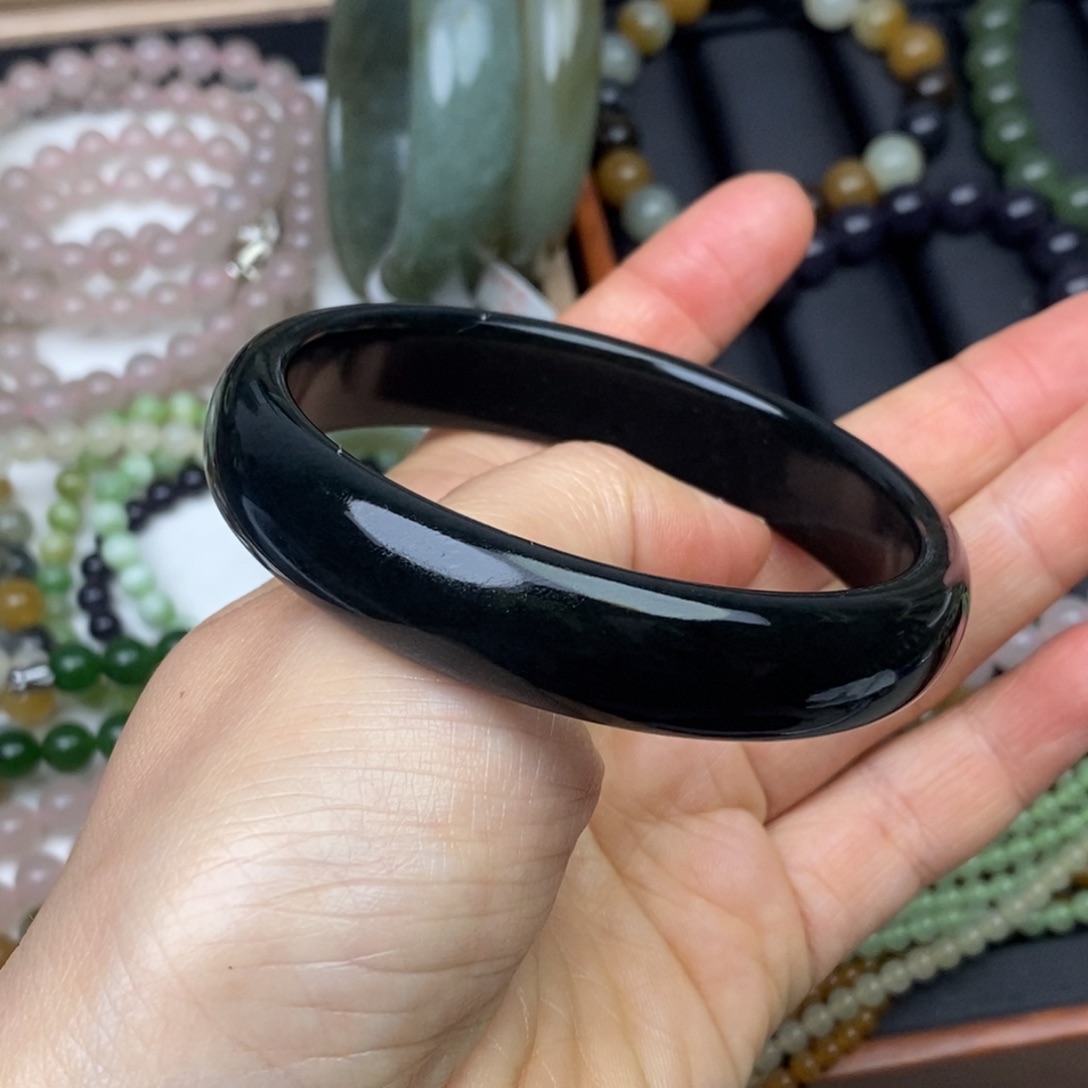 和田玉未镶嵌手镯福利款不退换