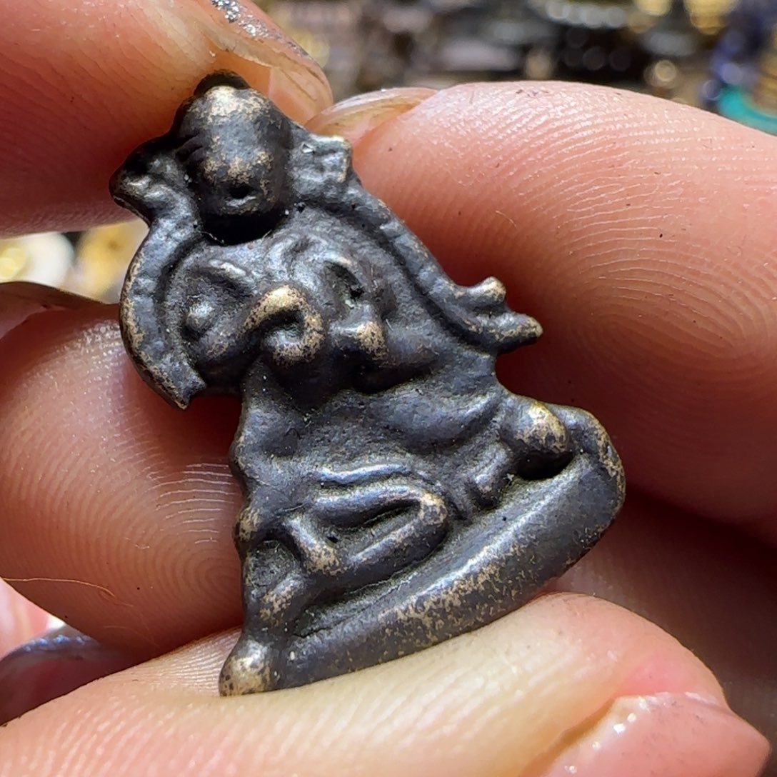 吊坠………………………………