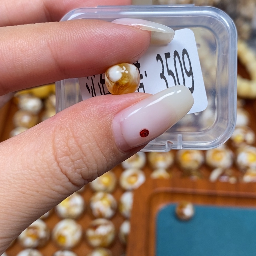 琥珀未镶嵌珠宝奇石3509