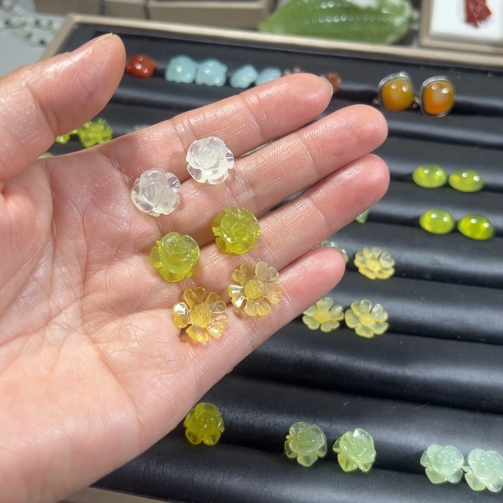 蛇纹石玉耳饰未镶嵌