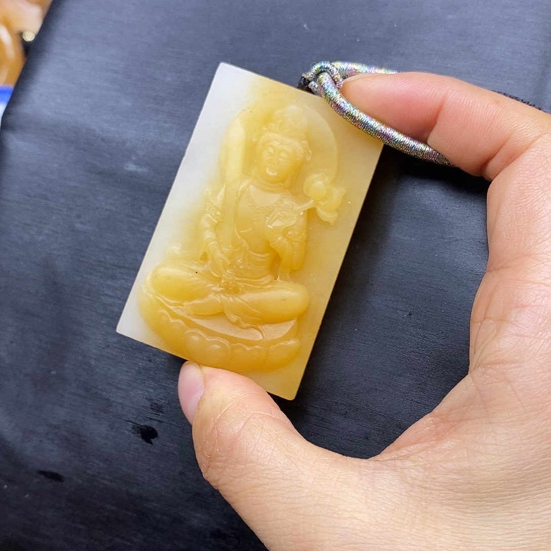 石英质玉颈饰未镶嵌