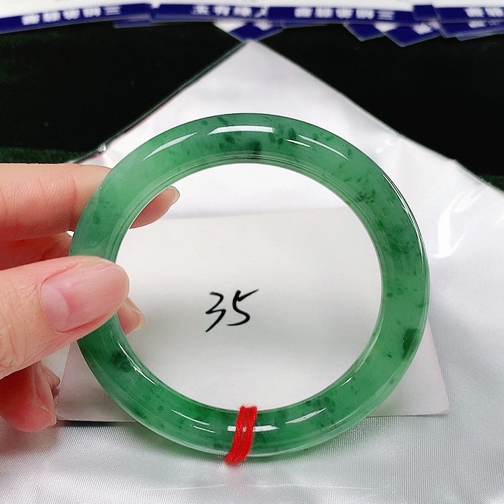 翡翠手镯（圆镯）未镶嵌