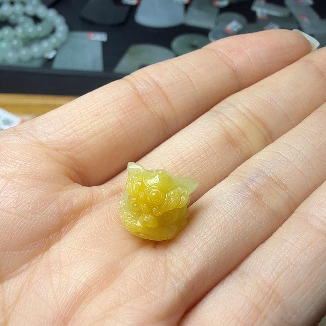 兔***爷翡翠未镶嵌颈饰天然缅甸翡翠A货