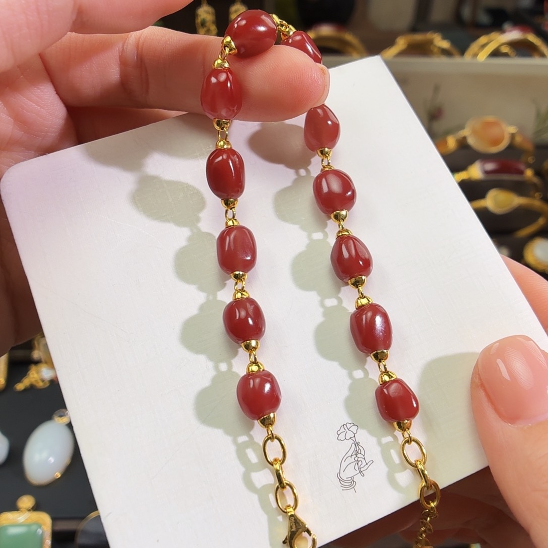 颈饰18K金镶嵌南红玛瑙