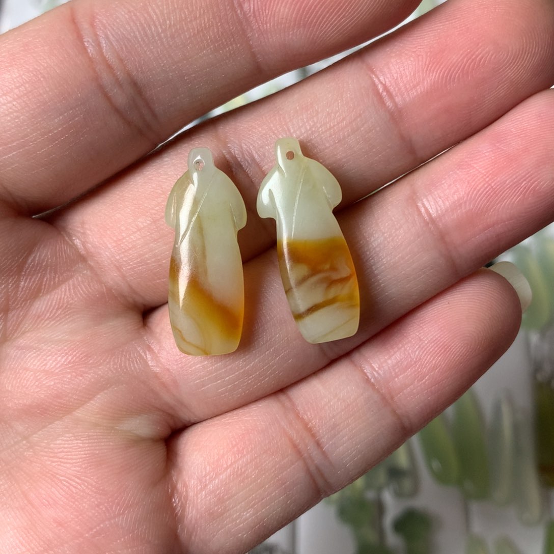 蛇纹石玉耳环未镶嵌