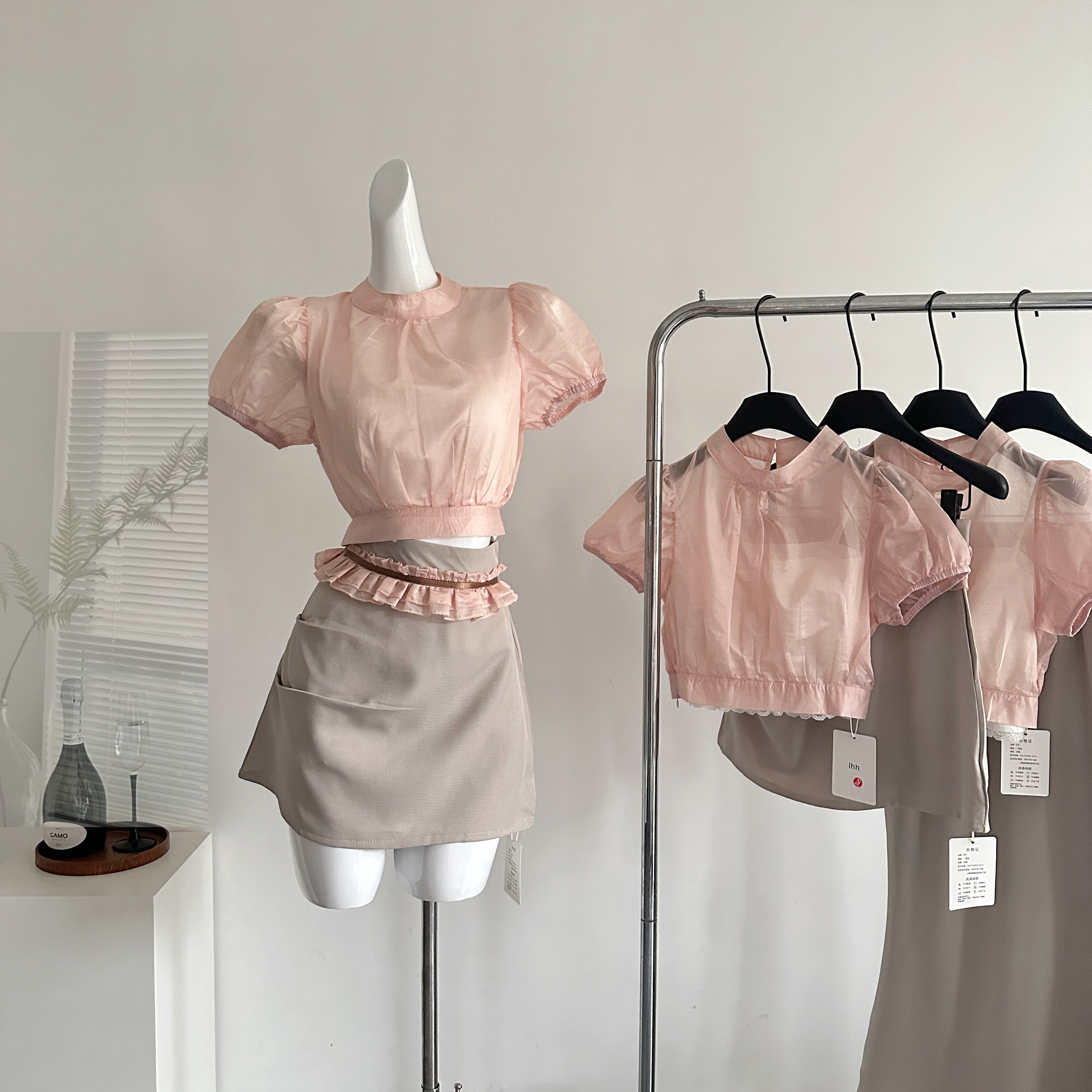 甜水仙 香槟淑女 灯笼袖锻感微透兰花纱不对称设计倒褶半裙女