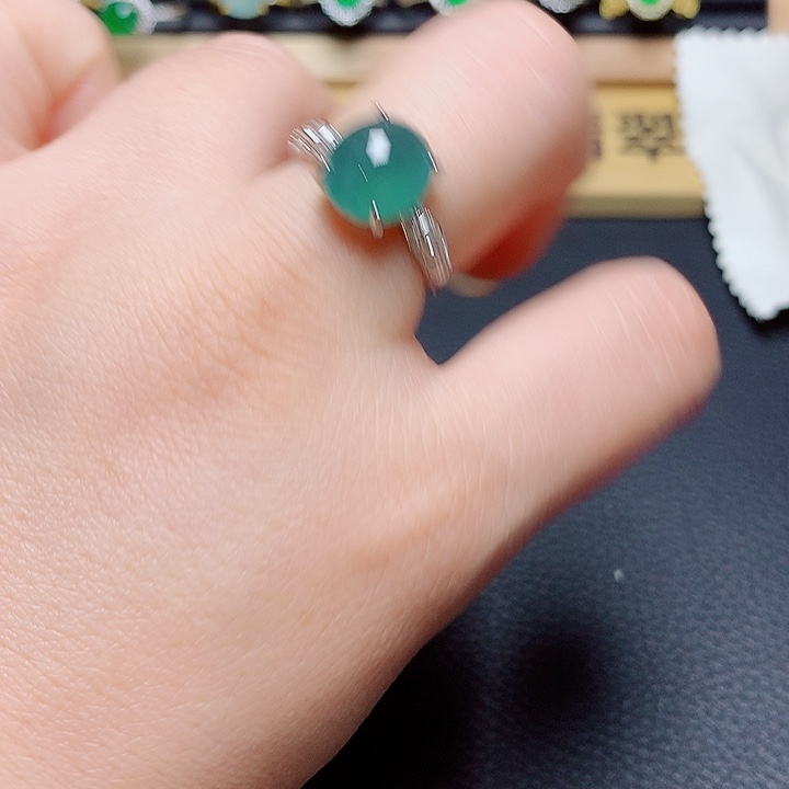 翡翠戒指银S925镶嵌天然翡翠银戒指