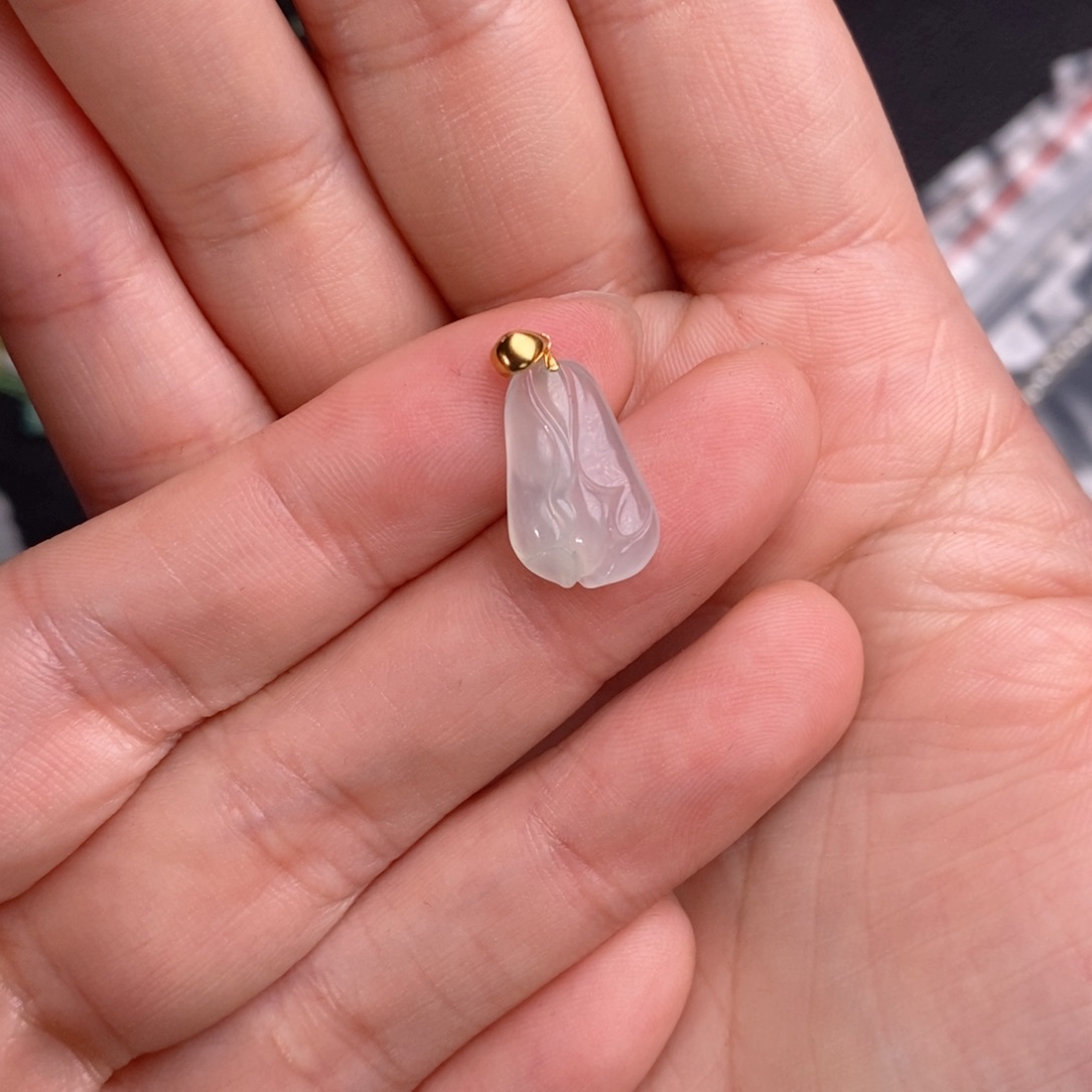 翡翠颈饰18K金镶嵌白菜