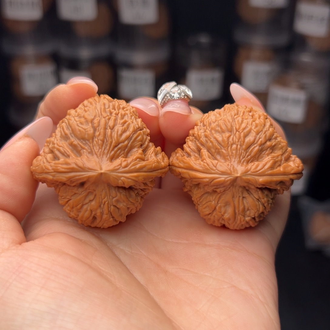 文玩核桃吊坠专***缆南蒋石