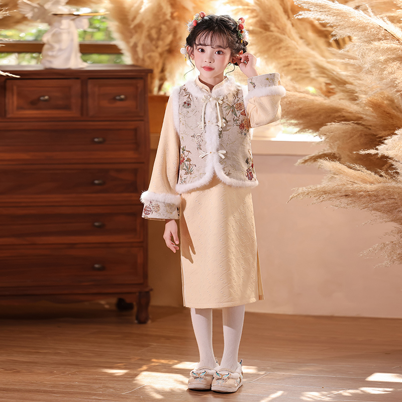 新中式女童旗袍2025新款冬季加厚披肩斗篷小女孩高端连衣裙日常穿