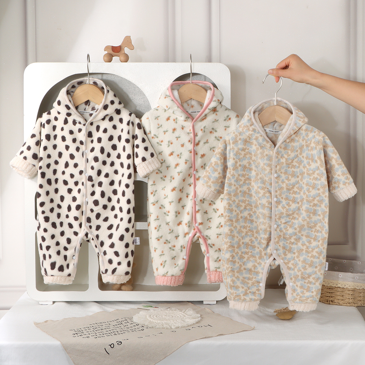 新生儿男女童冬季韩版a类时尚哈衣加厚保暖宝宝连体连帽睡衣爬服