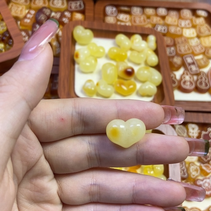 琥珀未镶嵌珠宝奇石屁桃