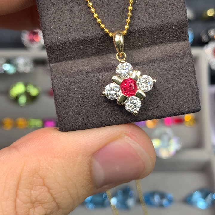 吊坠9K金镶嵌尖晶石0.39ct绝地武士尖晶